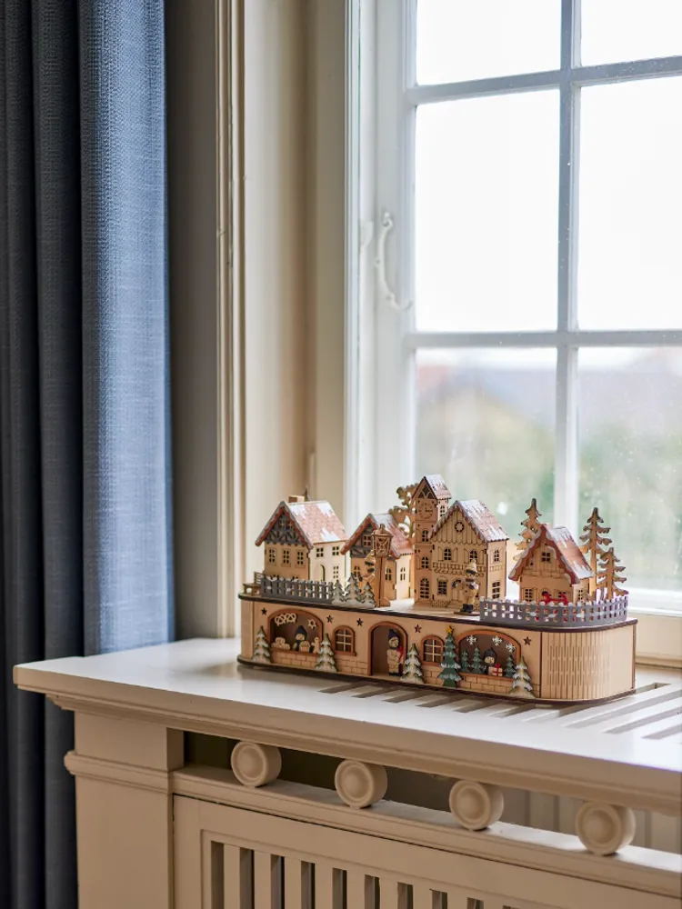 Bloomingville Norwich Juleby med LED-lys