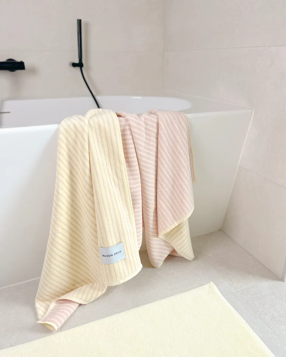 Maison Deux Dual Stripe Badehåndkle Butter Yellow Pink 70x140 cm