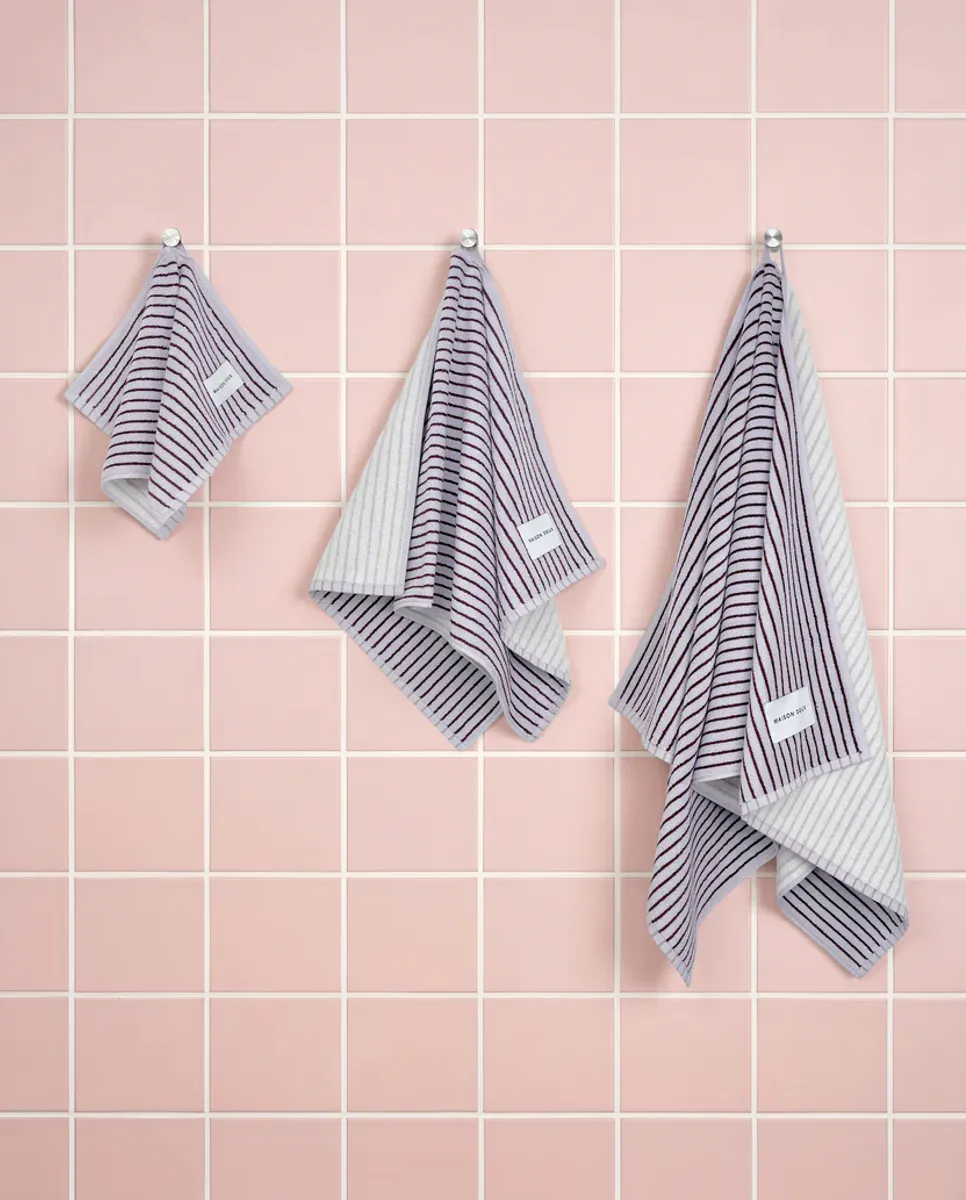 Maison Deux Dual Stripe Badehåndkle Lilac Bordo 70x140 cm