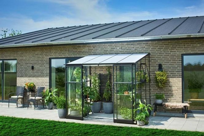 Hovedbilde Halls Drivhus Qube Lean-to Herdet Glass Sort 4,7 ...