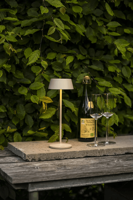 Hovedbilde Trend Collection Menton USB Bordlampe Matt Sand