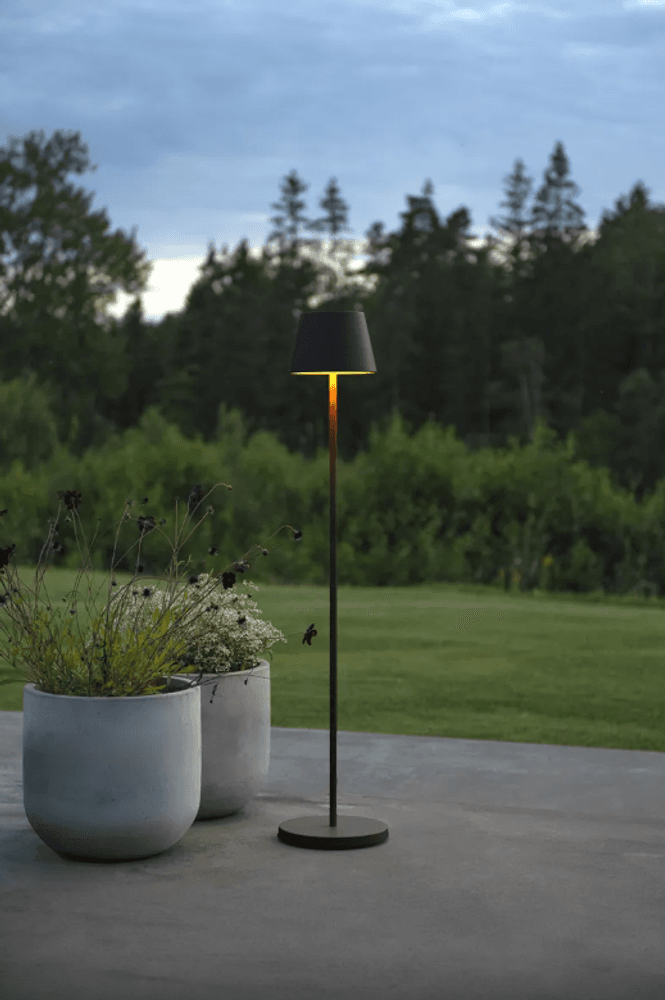 Trend Collection Pomezia gulvlampe – oppladbar og dimbar, matt svart